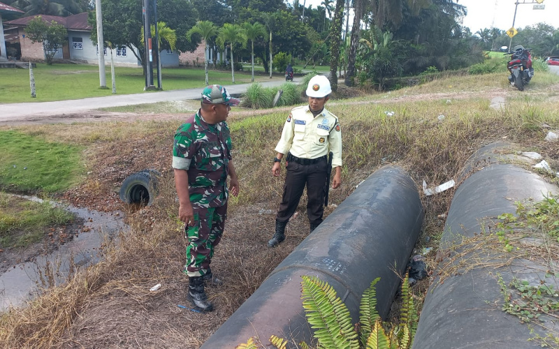 Patroli Babinsa Koramil 02, Pastikan Keamanan Aset Vital Nasional