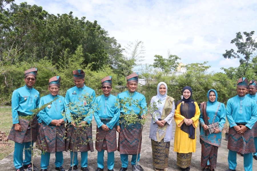Kapolres dan Bupati Rohil Tanam Pohon di HUT ke-26, Tanam Harapan untuk Lingkungan Berkelanjutan