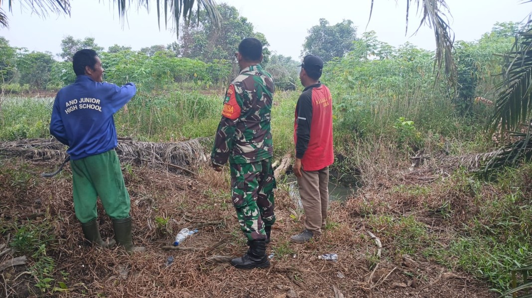 Cegah Karhutla, Babinsa Pelintung Gencarkan Patroli dan Sosialisasi kepada Warga