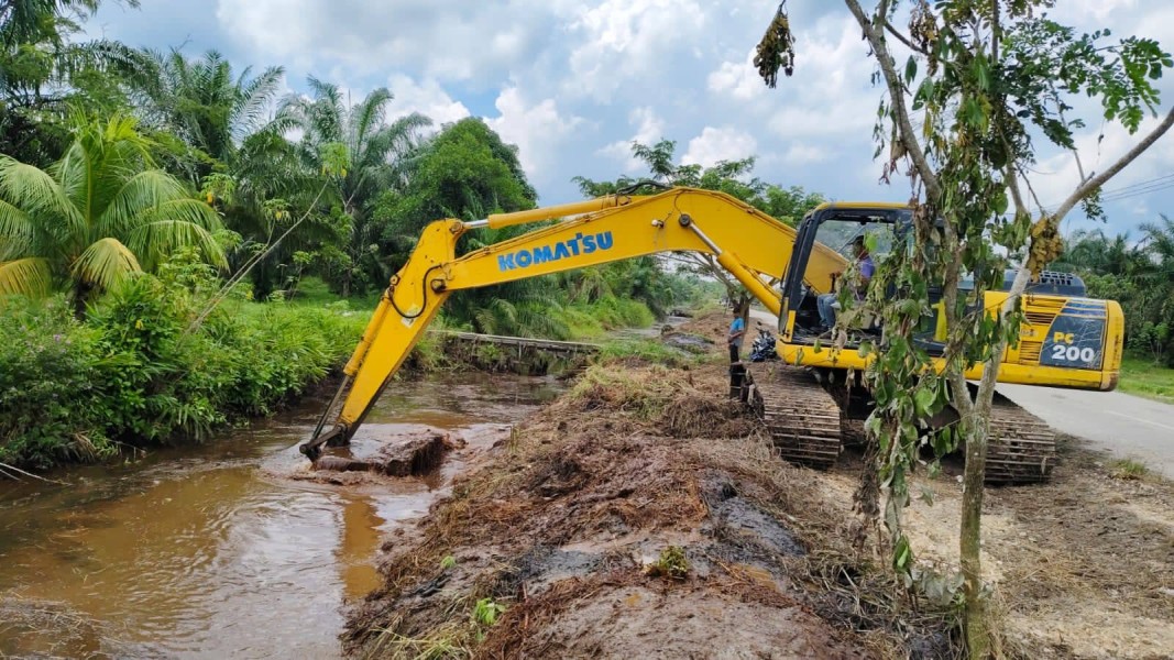 Bupati Afni Petakan dan Antisipasi Sejumlah Lokasi Rawan Banjir di Siak