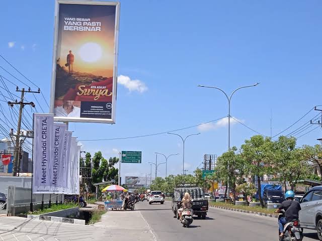 Bapenda Pekanbaru Tertibkan Iklan Rokok di Jalan Protokol Sesuai Perda KTR