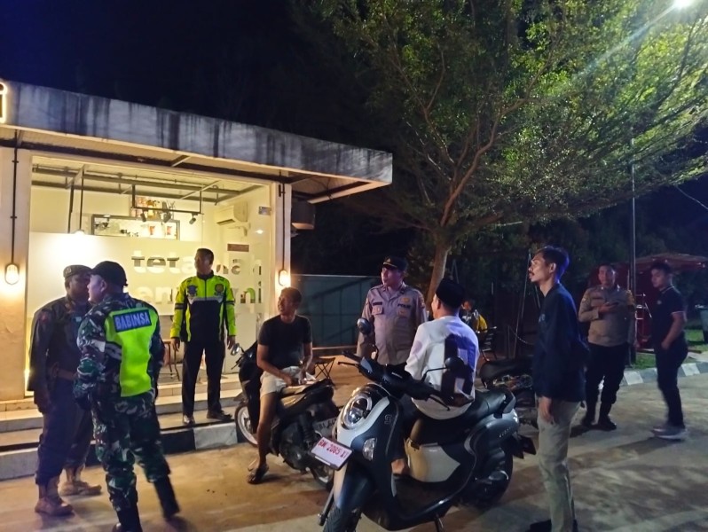 Tiga Pilar Kampar Kiri Bersatu Lawan Kejahatan! TNI-Polri-Satpol PP Sinergi Gelar Blue Light Patrol, Tindak Tegas Pelanggar Kamtibmas!