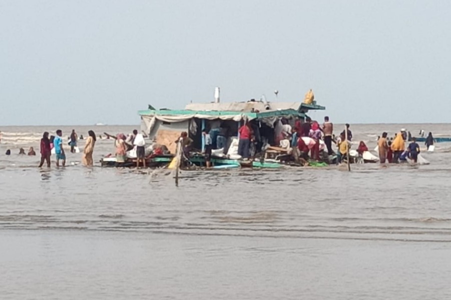 Kapal Pengangkut Sembako Karam di Perairan Bengkalis, Seluruh Awak Selamat