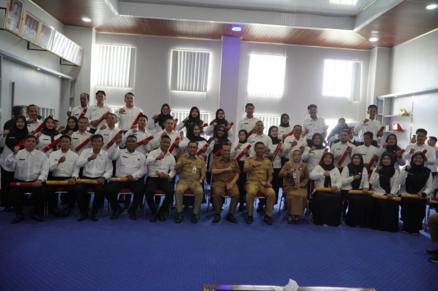 Sebanyak 2.467 PPPK Paruh Waktu Terima SK, Bupati Rohil: Ini Amanah Negara