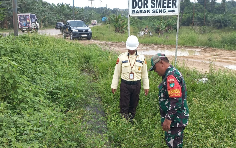 Patroli Gabungan SKK Migas–Koramil 02 Amankan Jalur Pipa di Bagan Besar dan Bukit Kapur