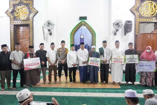Bupati Dr H Suhardiman Amby, MM Sambut Tim Safari Ramadhan Pemprov Riau di Kuansing