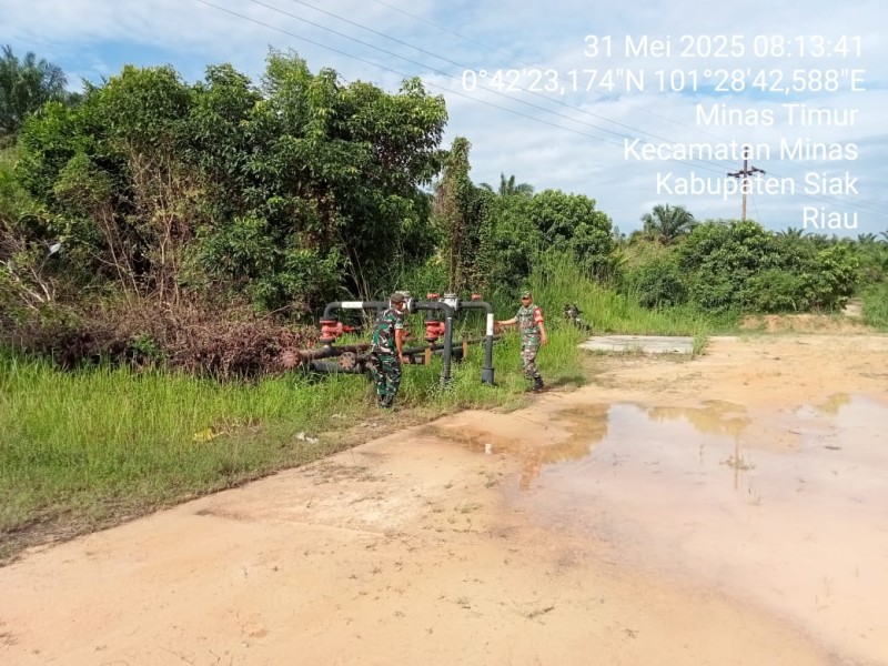 Babinsa Koramil 03/Minas Intensifkan Patroli dan Komsos di Wilayah Minas Timur, Pastikan Situasi Aman Terkendali