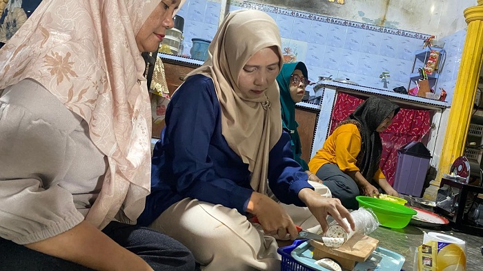 Perempuan Perajin Keripik Tempe di Bintan Menjadi Bukti Nyata Dampak Program CSR BRK Syariah bagi UMKM