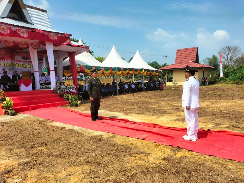 Dua Prajurit Koramil 03/Minas Pimpin Upacara HUT Ke-81 RI di Sungai Mandau