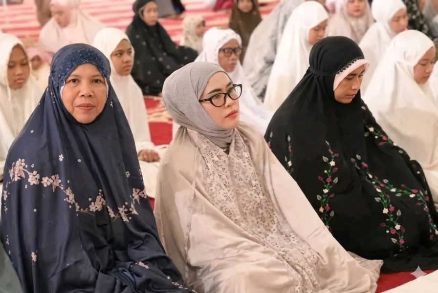 Ketua DPRD Rohul Hadiri Sholat Idul Adha di Masjid Agung Islamic Center, Ajak Masyarakat Maknai Keikhlasan Berkurban