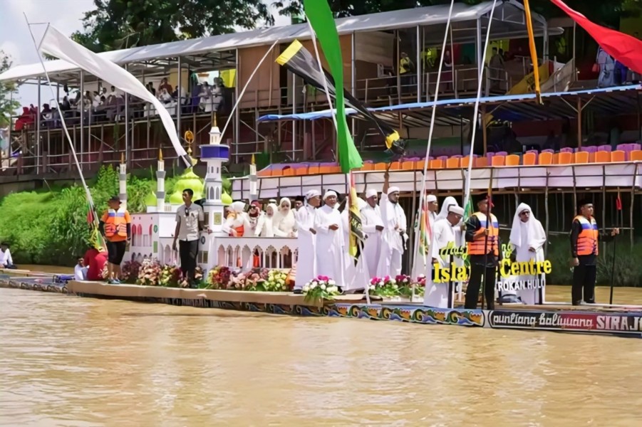 Rokan Hulu Tampil Memukau, Perahu Hias Negeri Seribu Suluk Jadi Sorotan di MTQ Riau