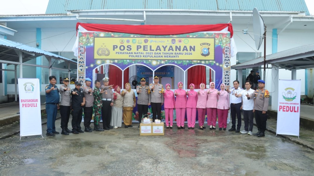 Bhayangkari cabang Meranti Bersama Wakapolres Jajaran Sembangi Pos nataru Berikan Tali Asih