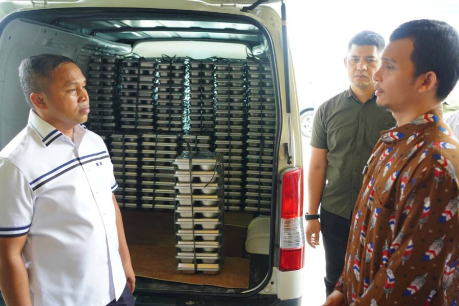 Tinjau Makan Bergizi Gratis, Gubernur Riau Tegaskan Komitmen Dukung MBG di Sekolah