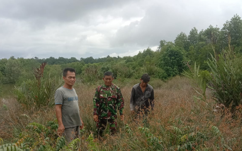 Babinsa dan Warga Bersinergi Jaga Basilam Baru dari Ancaman Karhutla