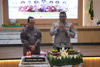 Hari Lahir Adhyaksa Ke-81 Kapolres Kampar Berikan Kejutan Kepada Kajari dan Jajaran