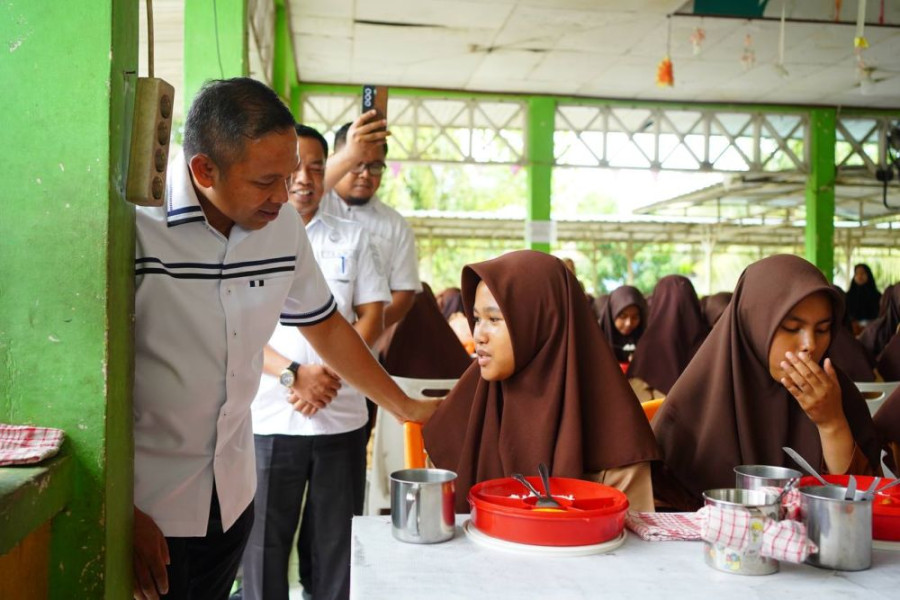 Antisipasi Kasus Keracunan, Gubri Abdul Wahid Terus Pantau dan Evaluasi Teknis MBG