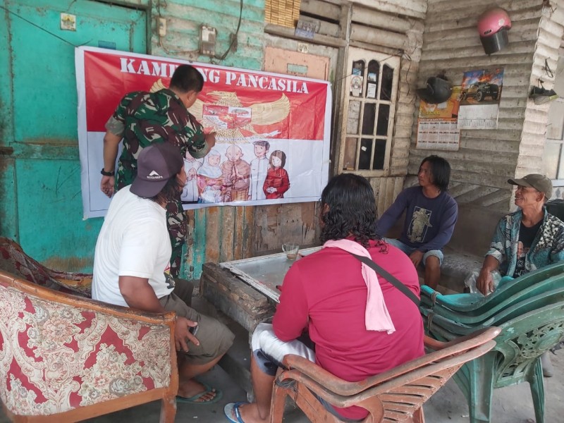 Babinsa Koramil 04/Perawang Serda Deddy H Sosialisasikan Nilai-Nilai Pancasila kepada Warga Perawang Barat