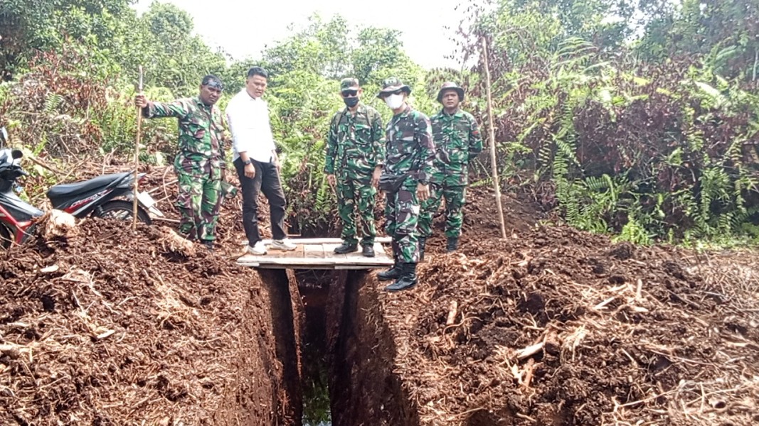 Mabes TNI Monitoring Embung dan Sosialisasi Pencegahan Karhutla di Desa Sungai Tengah Merbau