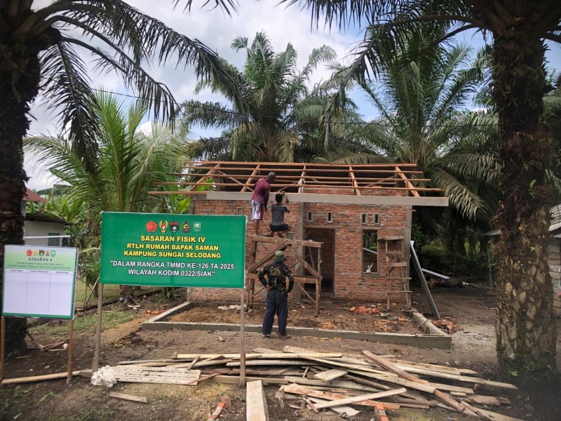 Satgas TMMD ke-126 Kodim 0322/Siak Genjot Pengerjaan RTLH dan MCK di Hari ke-10