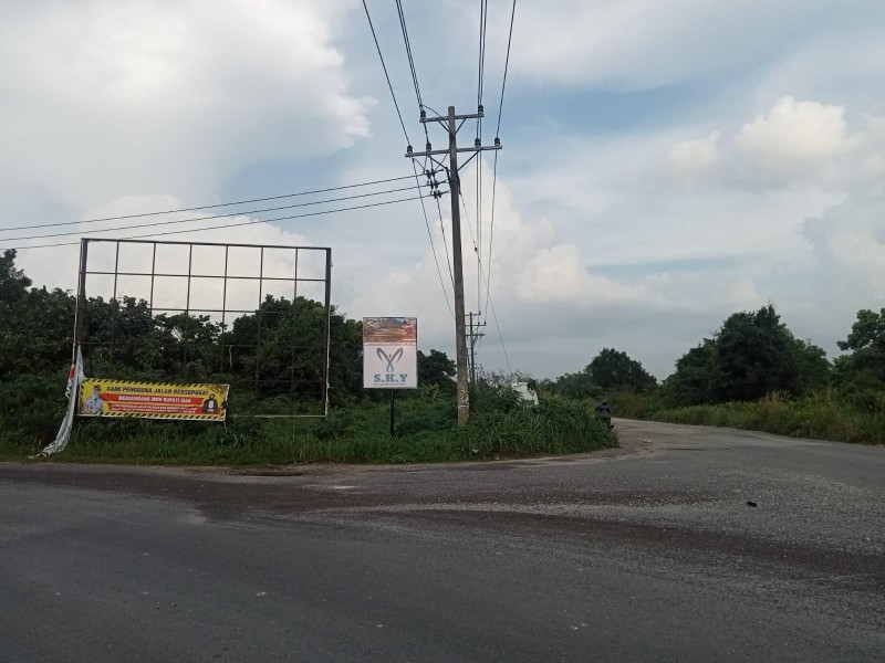 Efek Viral Jalan Sungai Rawa, Warga Siak Kini Berani Protes Jalan Rusak Lewat Spanduk