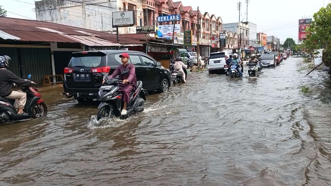 Jadi Penyebab Banjir, Bangunan yang Tutup Drainase di Jalan Paus Bakal Dibongkar