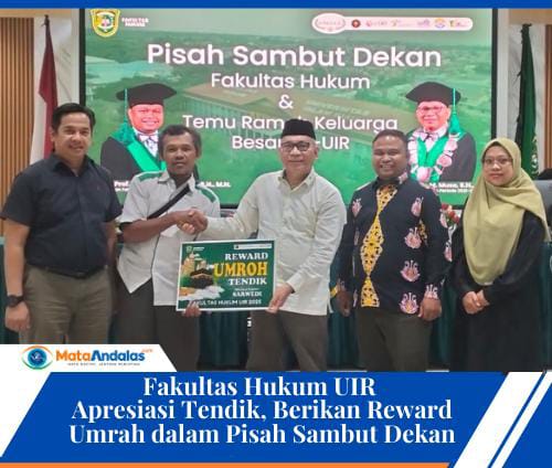 Fakultas Hukum UIR Apresiasi Tendik, Berikan Reward Umrah dalam Pisah Sambut Dekan