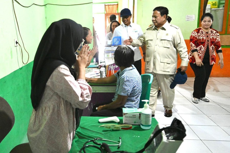 Kunjungi Miangas, Prabowo Tinjau Fasilitas Kesehatan dan Temui Warga