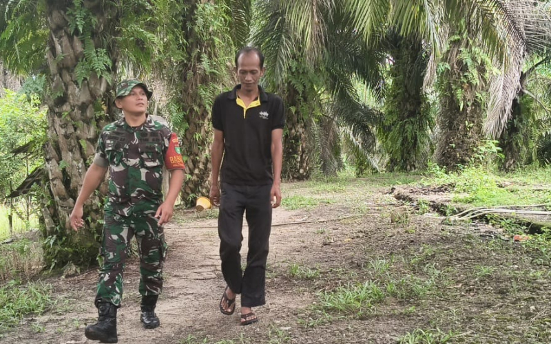 Cegah Karhutla dan Banjir, Babinsa Dumai Selatan Intensifkan Patroli dan Sosialisasi Lingkungan