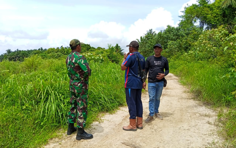 Babinsa Lubuk Gaung Ajak Warga Kelola Lahan Tanpa Bakar, Wujudkan Lingkungan Aman dan Produktif