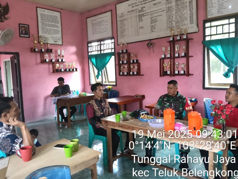 Silaturahmi  ke Guru dan Siswa, Babinsa Koramil 06/Kateman Sosialisasikan Penerimaan Calon TNI AD