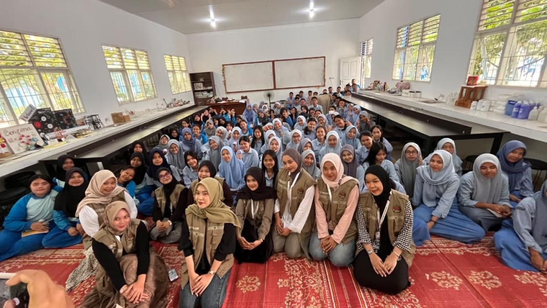 Mahasiswa KKN Kelompok 26 Universitas Abdurrab Gelar Sosialisasi Remaja di SMAN 3 Pekanbaru