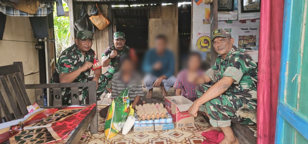 Jumat Berkah, Koramil 06/Kateman Salurkan Bantuan Sembako untuk Warga Kurang Mampu