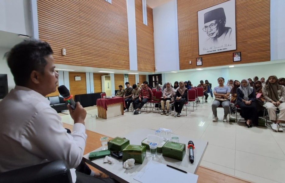 Ketua SPS Riau Tampil di Pekan Literasi Riau, Ajarkan Teknik Cepat dan Jitu Bisa Menulis