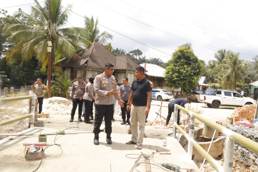 Kapolres Kampar Beri SemangatbSatgas Darurat, Pastikan Renovasi Jembatan Gobah Berjalan Lancar!