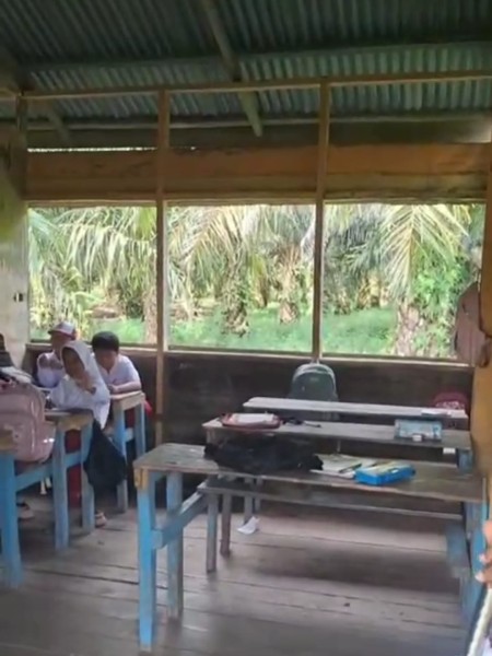 Miris! Sekolah Rusak Parah di Kuala Sebatu Terhambat NPSN