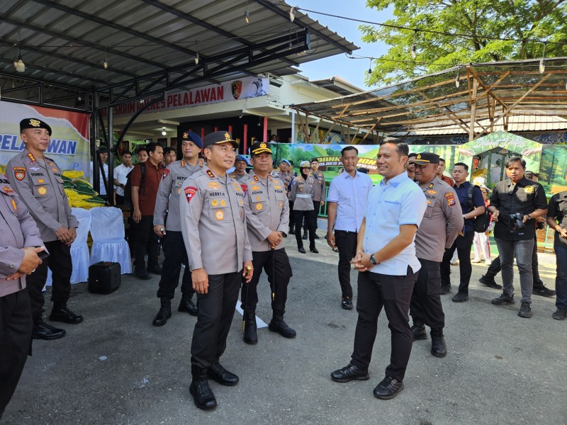 Pasar Murah Polres Pelalawan Diserbu Warga, Kapolda Riau Apresiasi Gerakan Peduli Ekonomi Sosial