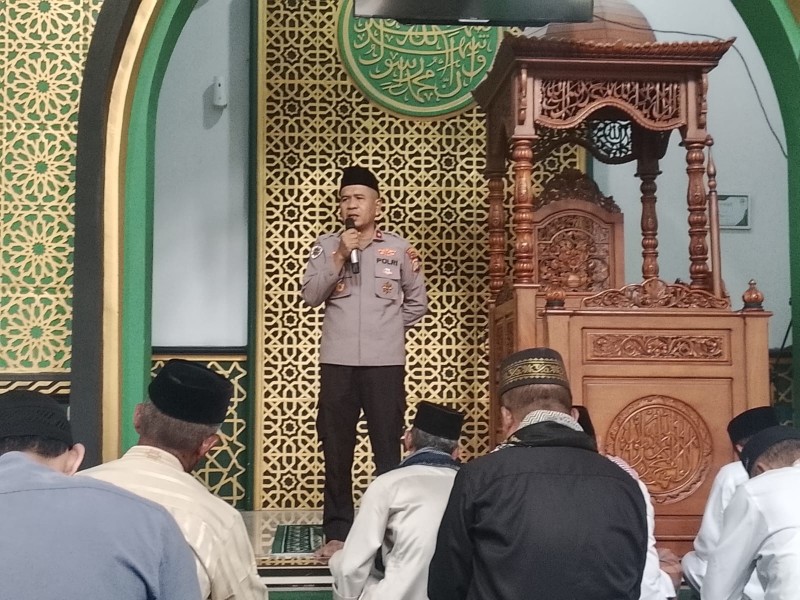 Kapolsek Siak Hulu Jumat Keliling di Masjid Al-Fajri, Ajak Warga Cegah Karhutla dan Jaga Kamtibmas