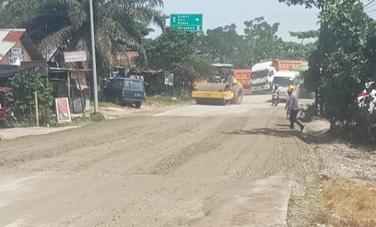 Pemprov Riau Gandeng 24 Perusahaan Perbaiki Jalan Simpang Minas–Tualang Timur
