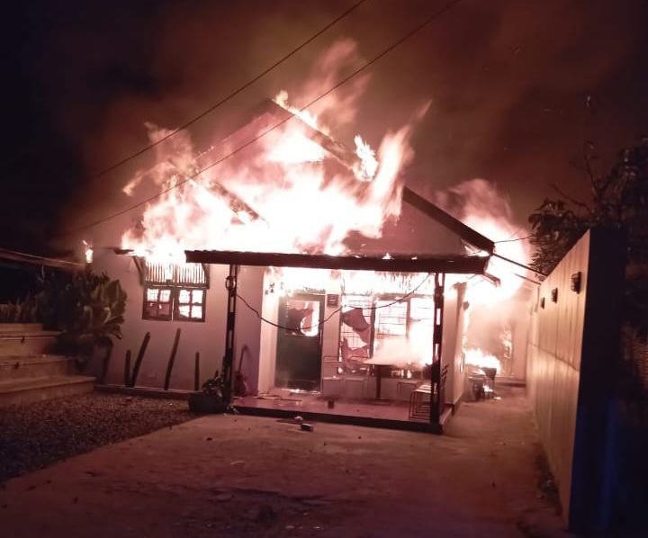 Kebakaran Hebat di Jalan Gunung Daek, Kafe dan Rumah Warga Hangus Dilalap Api