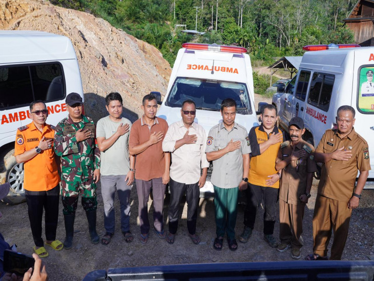 Bupati Kampar Serahkan 4 Unit Ambulans Medan Ekstrem untuk Kecamatan Kampar Kiri Hulu