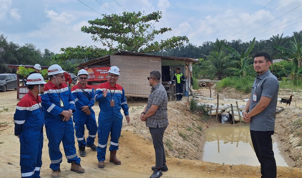 Wujud Syukur, PHR Santuni 50 Dhuafa dan Tuntaskan Solusi Banjir serta Jalan Rusak di South Bekasap Duri