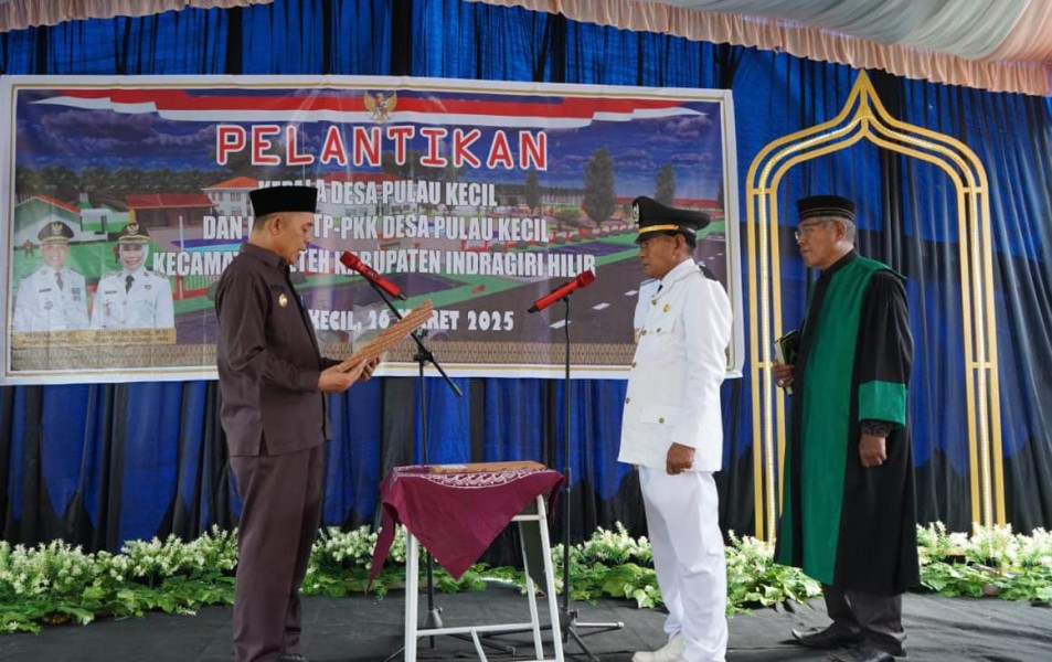 Bupati Inhil Lantik Kades Pulau Kecil Abdul Rakhman Hamis