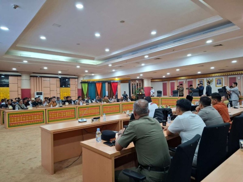 Pimpinan DPRD Riau Gelar Pertemuan dengan Perwakilan Massa TNTN