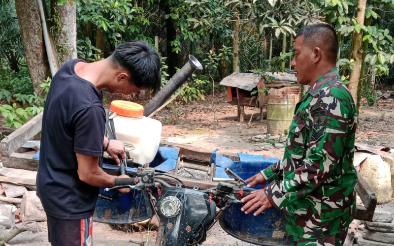 Sertu Jainal Arifin Perkuat Kemanunggalan TNI dan Rakyat Lewat Komsos