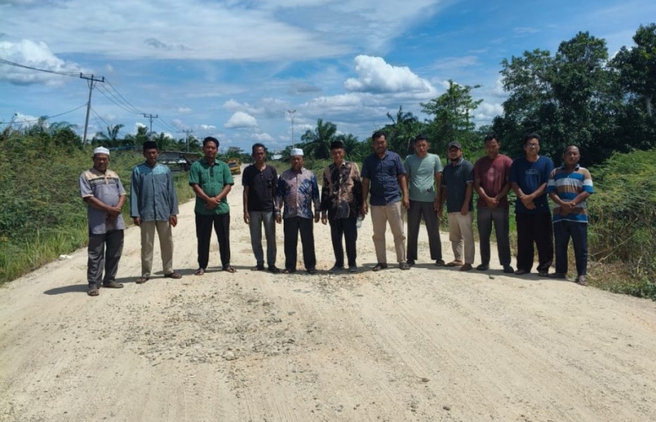 Warga Desa Sontang Pasang Badan Bela Kades Zulfahrianto dari Dugaan Pungli, Tegaskan Laporan ke Polda Riau Tak Berdasar