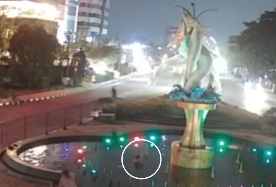 Aksi Pencurian Nozel Air Mancur Tugu Selais Terekam Kamera