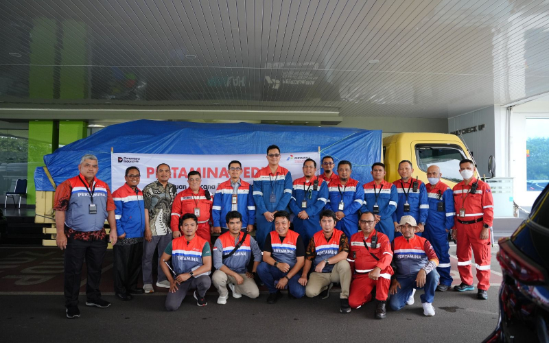 Kilang Pertamina Dumai Salurkan Bantuan untuk Korban Banjir Sumatera Gunakan Kapal Perang TNI