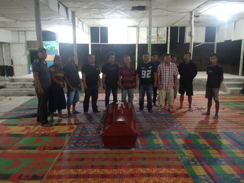 Ketua PAC GRIB Jaya Minas Kerahkan Anggota Jaga Jenazah Korban Kecelakaan di Jambur KM 37