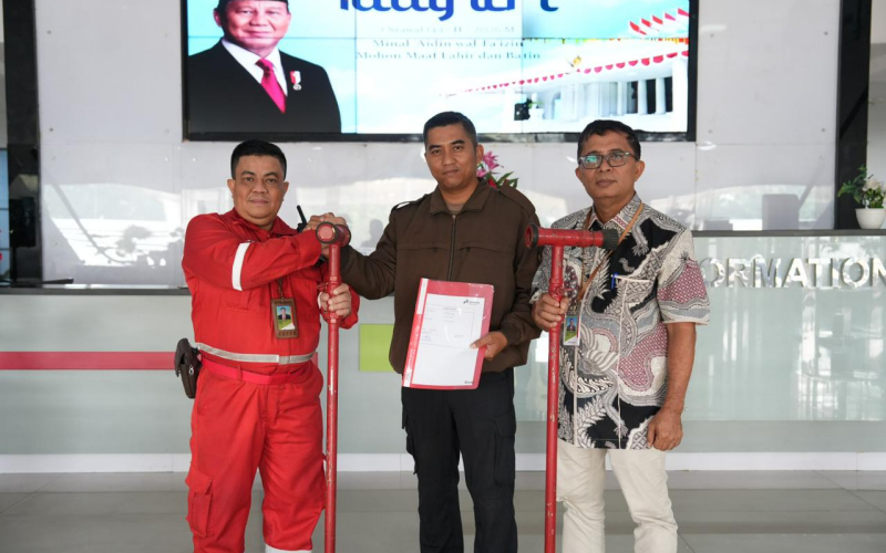 Perkuat Penanggulangan Karhutla, Pertamina RU II Dumai Hibahkan Nozzle Gambut ke Polres