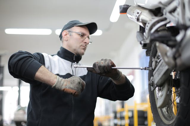 6 Tanda Ban Motor Wajib Diganti, Jangan Sampai Celaka!